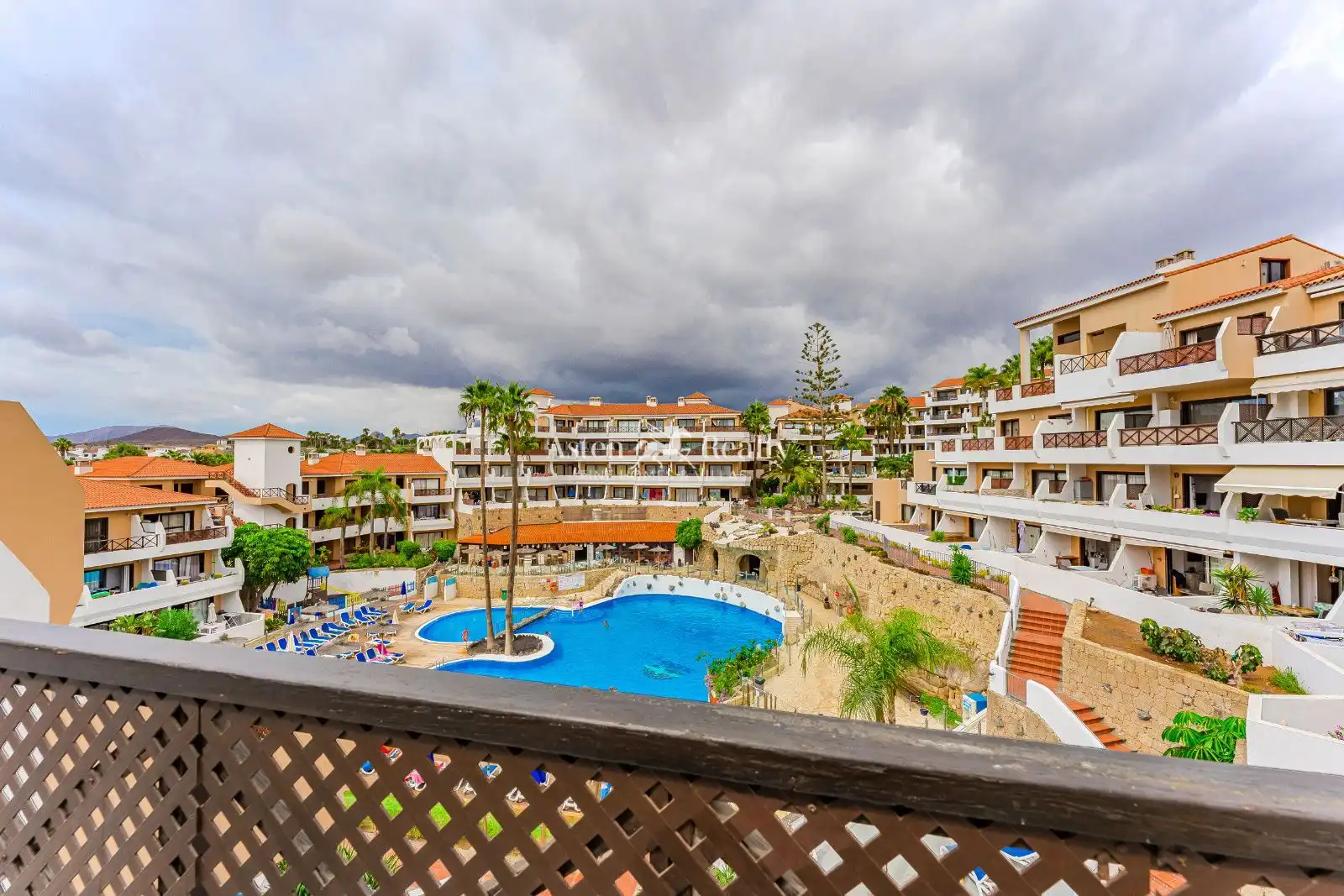 Vista exterior de Ático en venta en San Miguel de Abona con Aire acondicionado, Terraza y Piscina