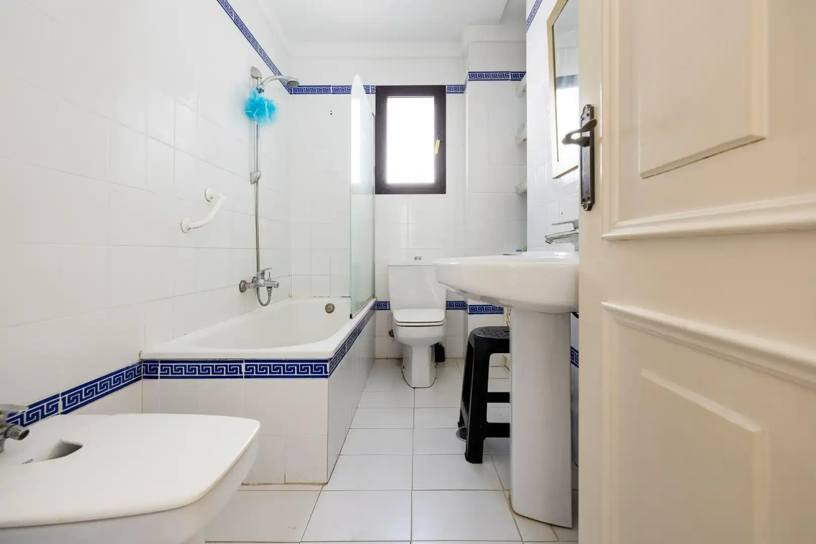 Badezimmer von Einfamilien-Reihenhaus zum Verkauf in Motril mit Klimaanlage, Möbliert und Balkon