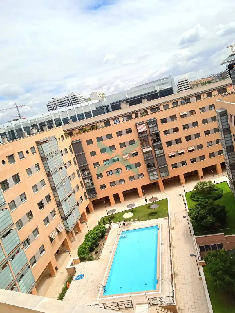 Vista exterior de Pis en venda en Madrid amb Aire condicionat, Calefacció i Jardí privat