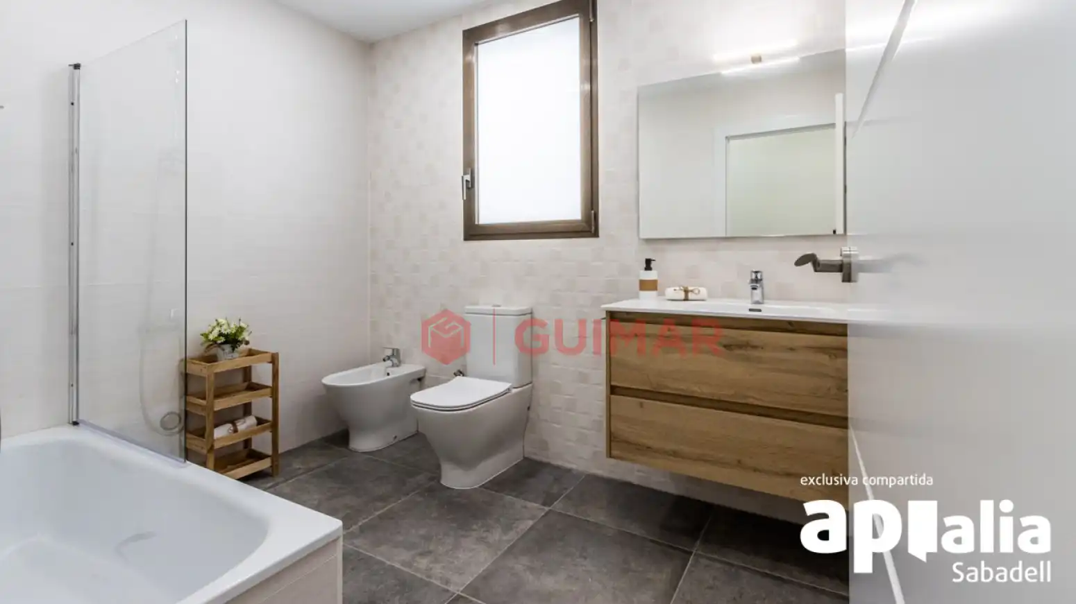 Bathroom of Flat for sale in Sabadell  with Air Conditioner, Heating and Private garden