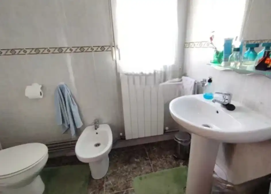 Baño de Casa o chalet en venta en Valle de Losa con Calefacción, Jardín privado y Terraza
