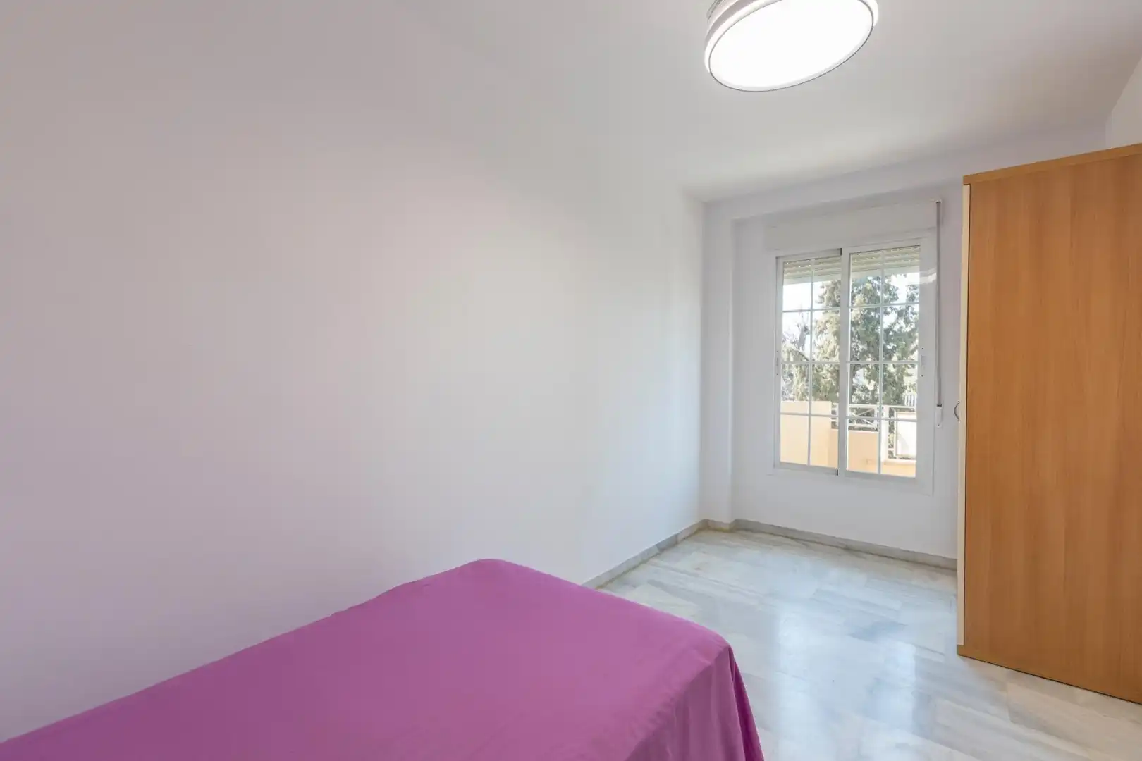 Dormitori de Pis en venda en Granada amb Aire condicionat, Calefacció i Terrassa