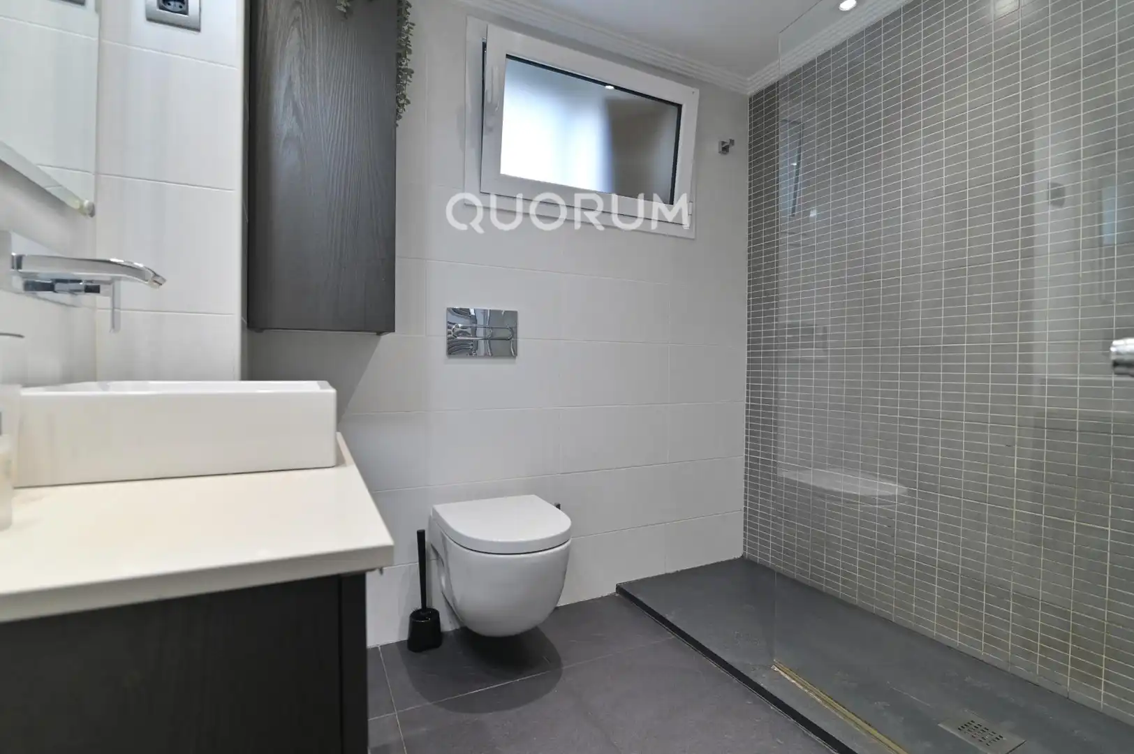 Baño de Piso en venta en Bilbao  con Calefacción y Amueblado