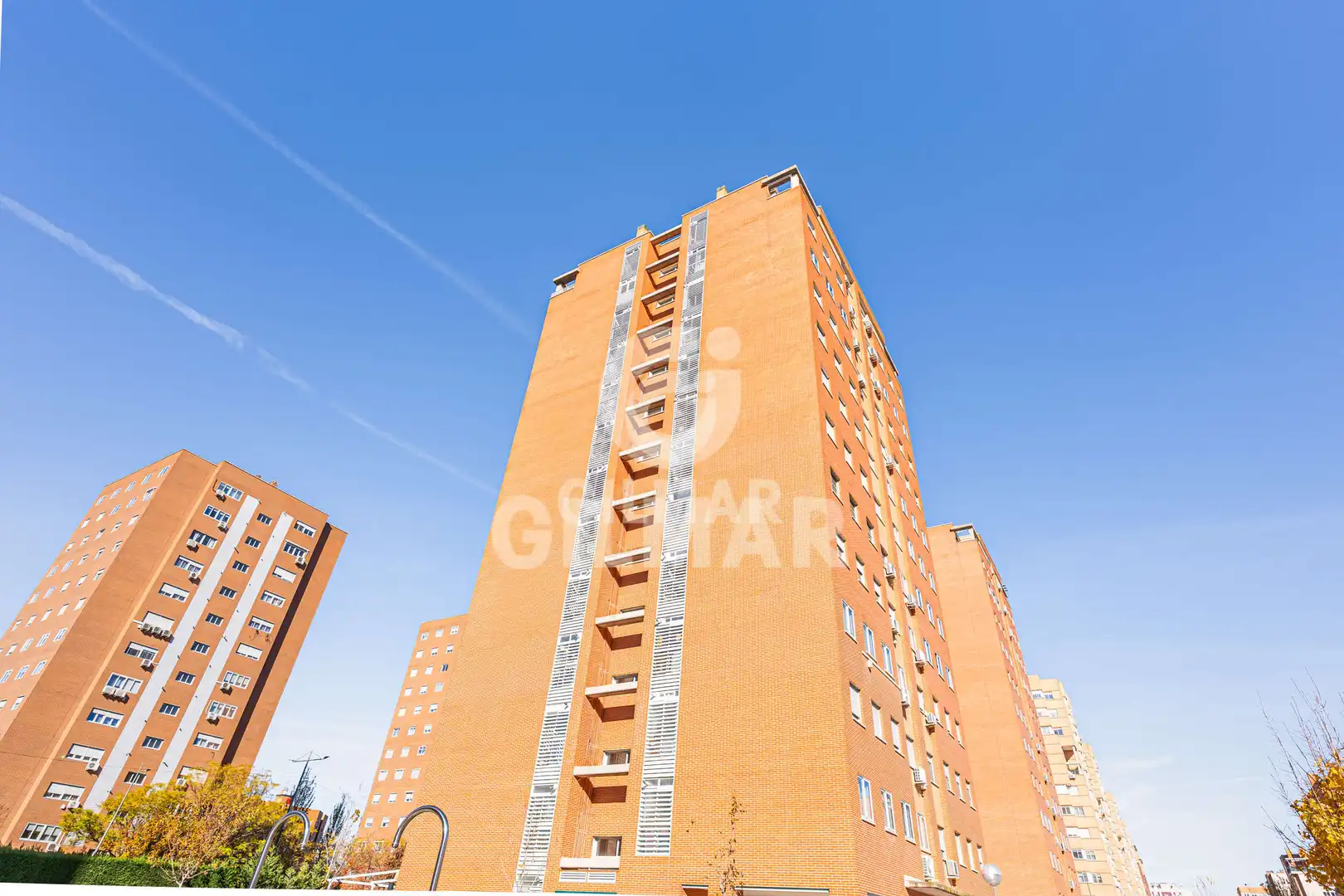Vista exterior de Ático en venta en Parla con Calefacción, Jardín privado y Trastero