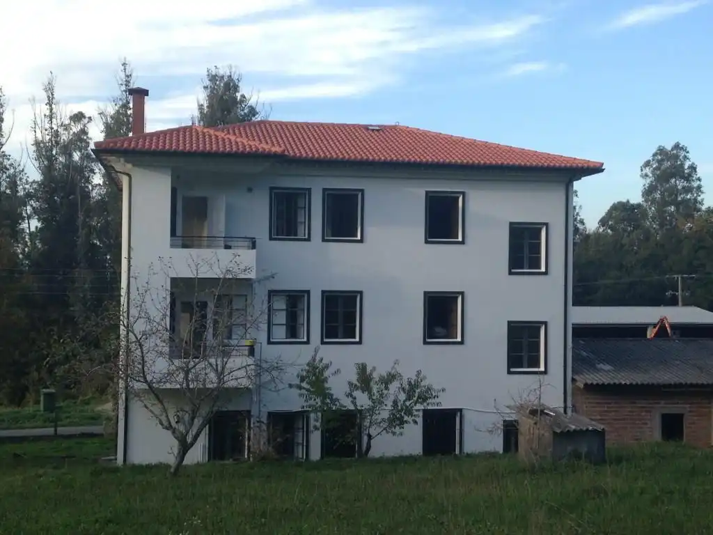 Vista exterior de Edifici en venda en Touro