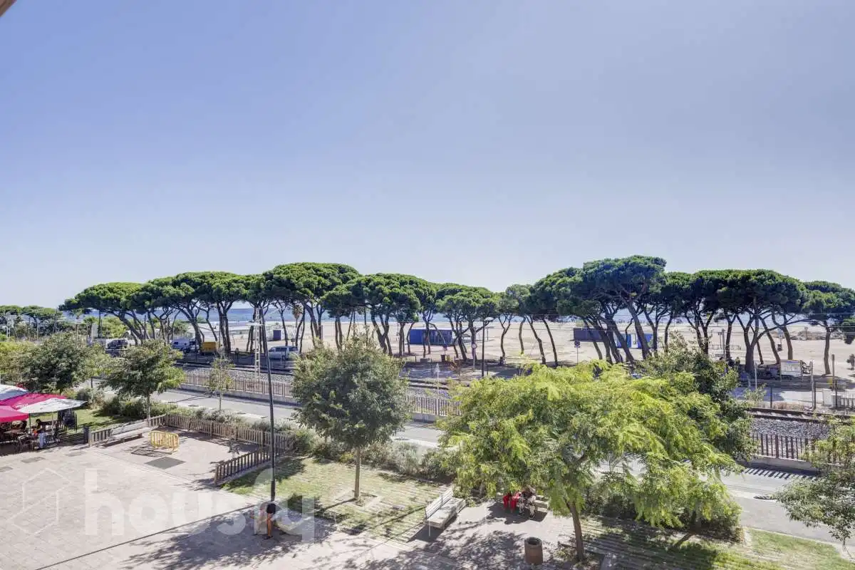 Piso con terraza en venta en Avenida Paisos catalans .