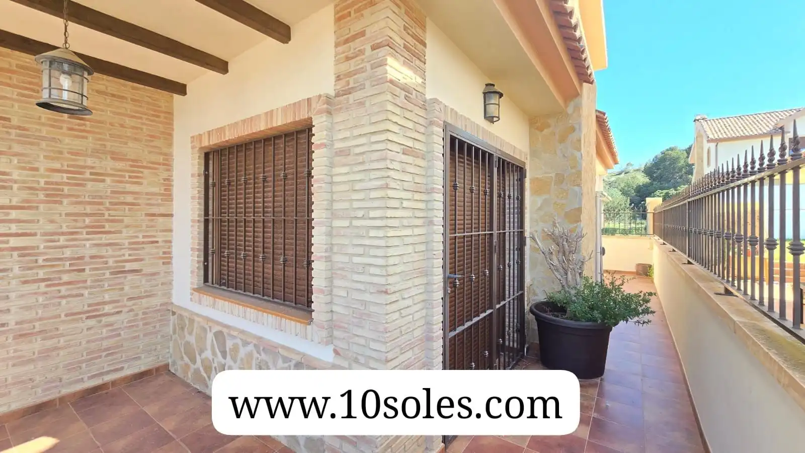 Vista exterior de Casa adosada en venta en Bigastro con Terraza, Trastero y Piscina