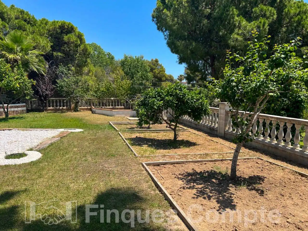 Detached house with garden for sale in Calle Camèlies, imagen 11