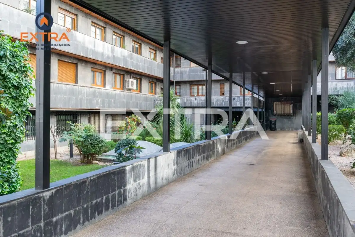 Exterior view of Garage for sale in Madrid