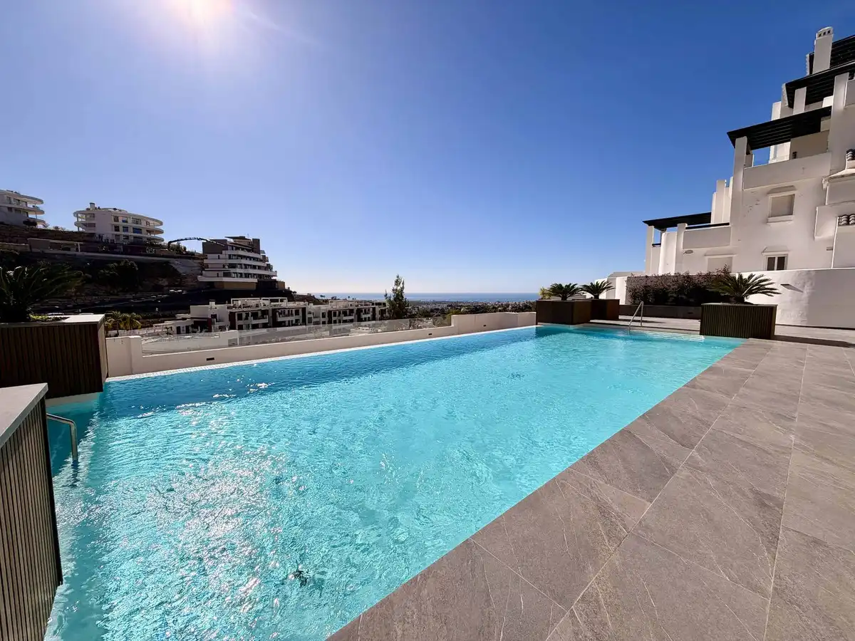 Piscina de Piso en venta en Benahavís con Aire acondicionado y Terraza