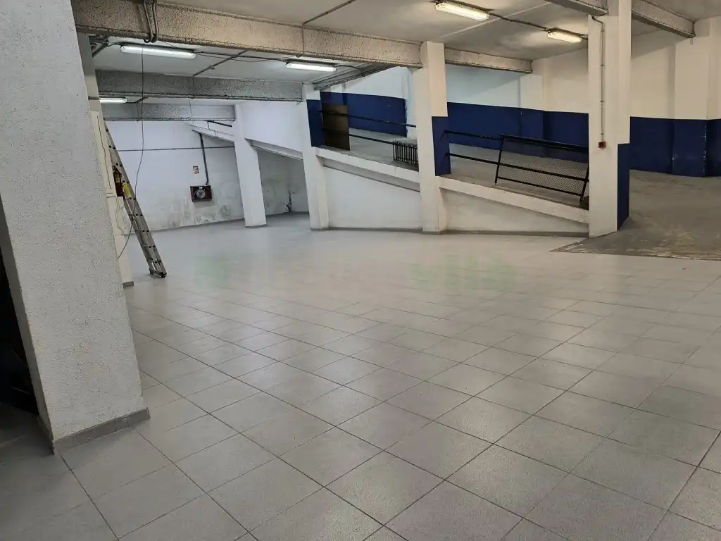 Local comercial en venda a Avenida Mediterrani, imagen 3