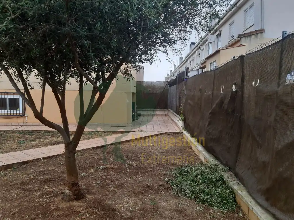 Einfamilien-Reihenhaus zur Miete in Cáceres