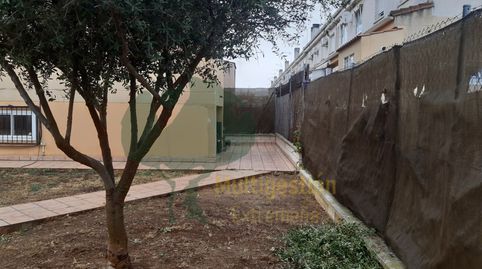 Foto 2 de Casa adosada de alquiler en Mejostilla, Cáceres Capital