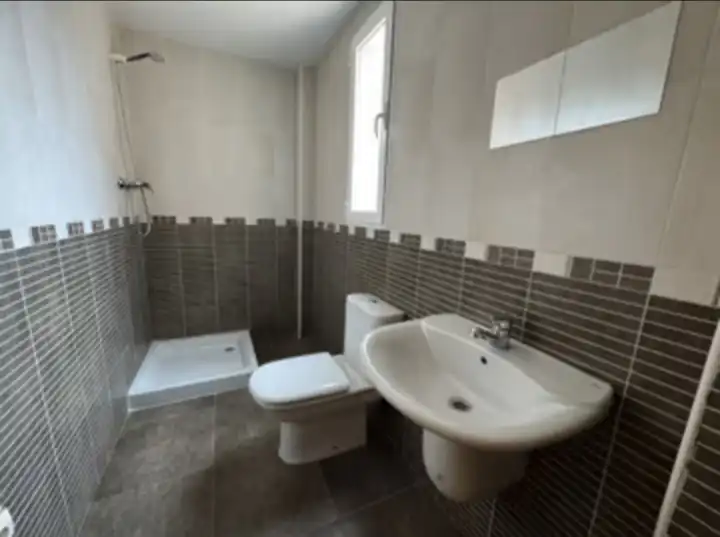 Baño de Casa adosada de alquiler en Serra con Jardín privado, Terraza y Horno