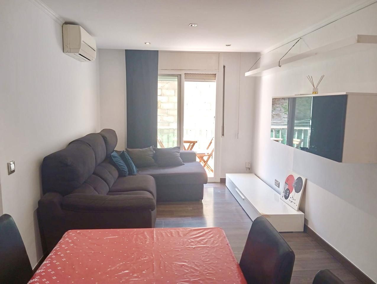 Sala d'estar de Pis en venda en Montgat amb Parquet, Moblat i Balcó
