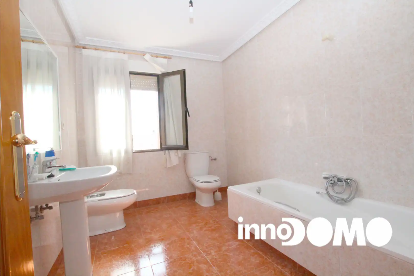 Bathroom of Houses for sale in Bargas  with Air Conditioner, Heating and Private garden