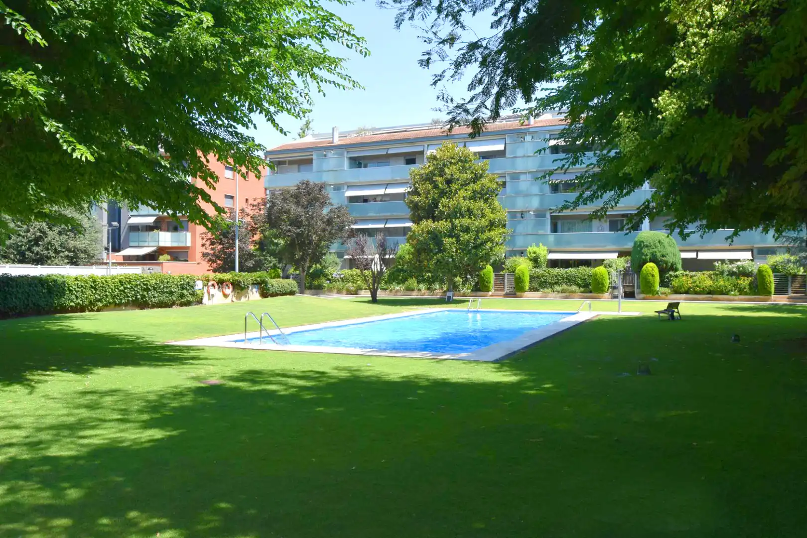 Piscina de Pis en venda en Sant Cugat del Vallès amb Aire condicionat, Calefacció i Parquet