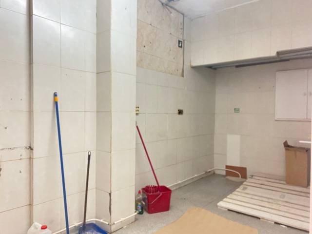 Local comercial en Alquiler en Calle Pedro Iñigo en Los Pinos - El Pilar