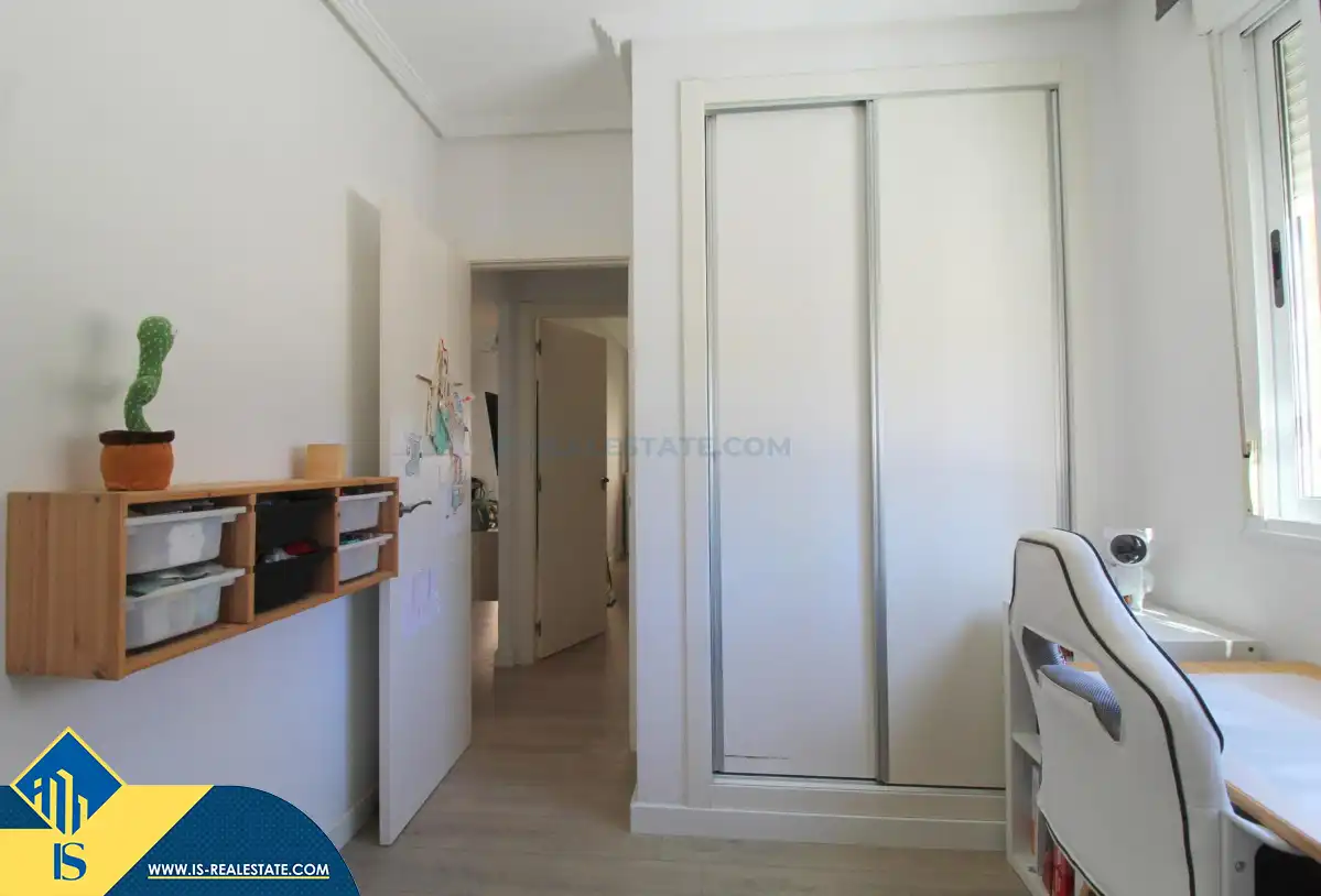 Habitación de Apartamento en venta en Torrevieja con Aire acondicionado, Calefacción y Terraza