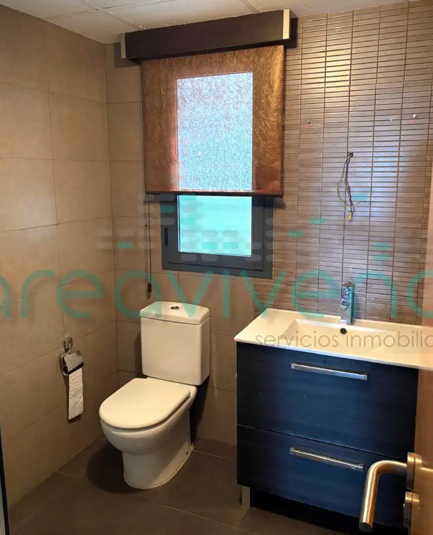 Baño de Casa adosada en venta en Castellón de la Plana / Castelló de la Plana con Aire acondicionado, Calefacción y Jardín privado
