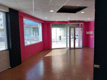 Local comercial de lloguer a Calle Atenas 04 23