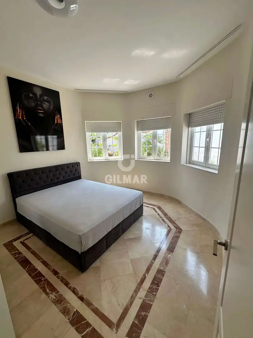 Dormitori de Casa o xalet en venda en Estepona amb Jardí privat i Piscina