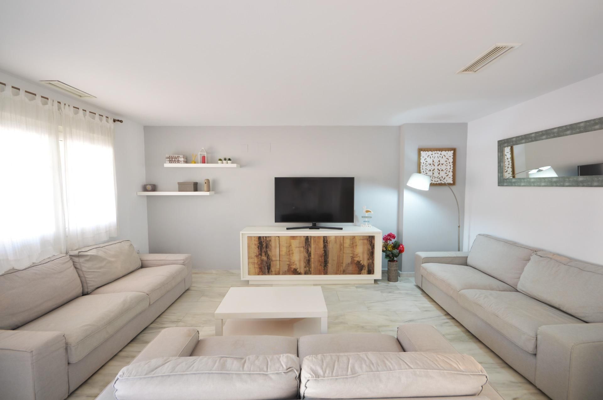 Living room of Single-family semi-detached for sale in El Puerto de Santa María  with Air Conditioner, Private garden and Terrace