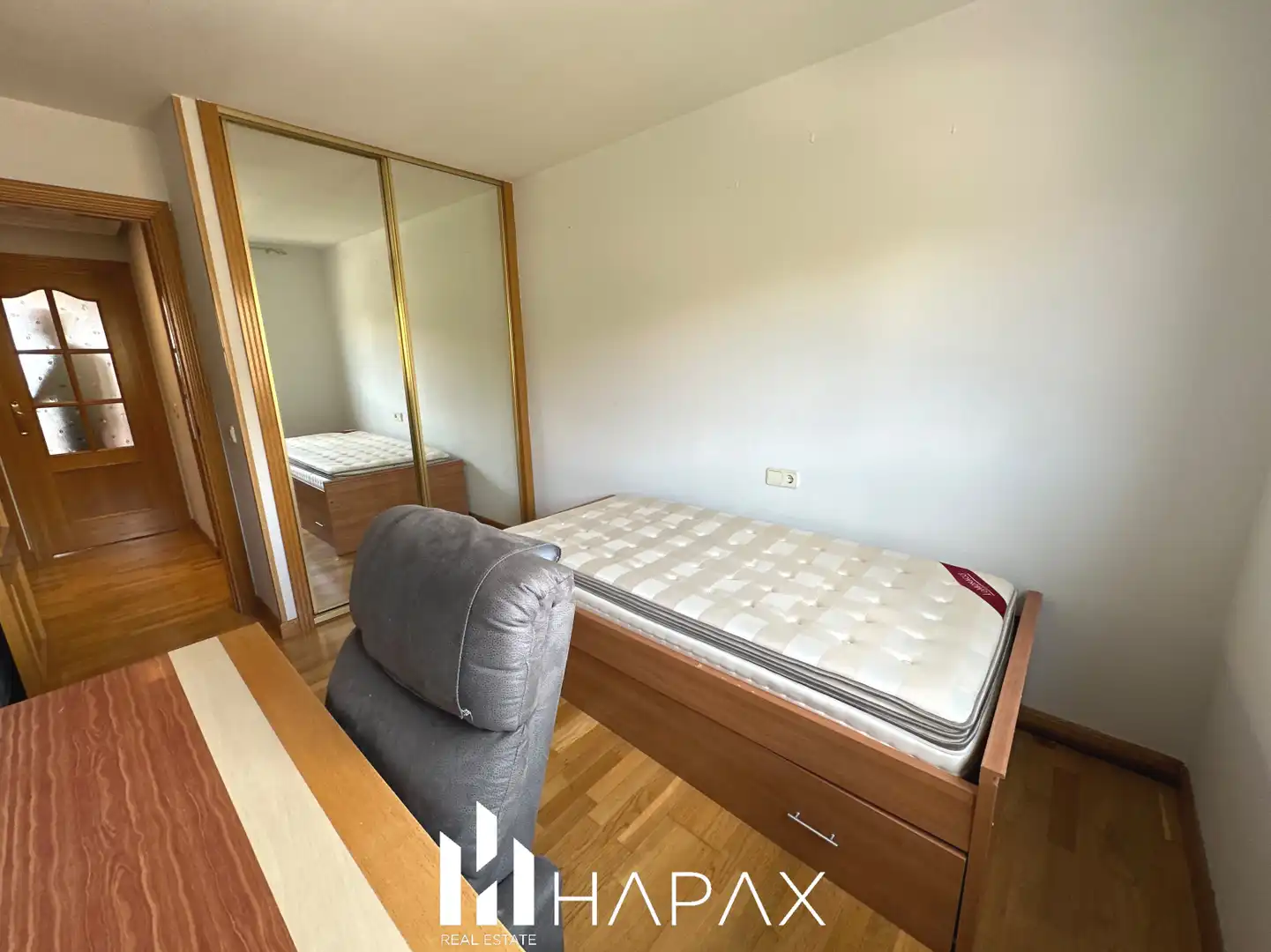 Schlafzimmer von Wohnung zum Verkauf in Salamanca mit Heizung, Privatgarten und Möbliert