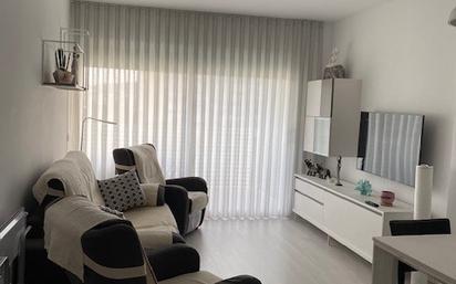 Sala d'estar de Apartament de lloguer en Blanes amb Aire condicionat i Terrassa