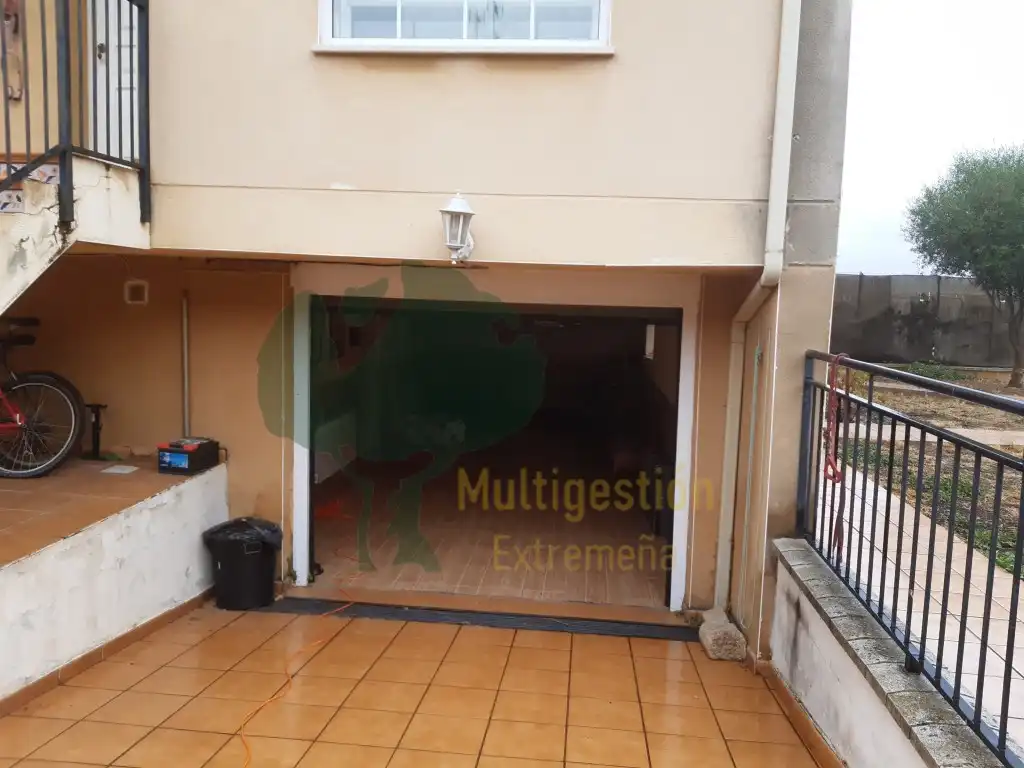 Einfamilien-Reihenhaus zur Miete in Cáceres