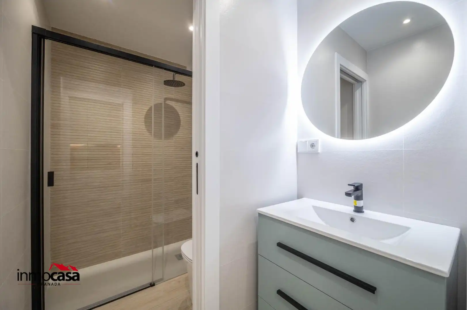Bathroom of Flat for sale in Granada