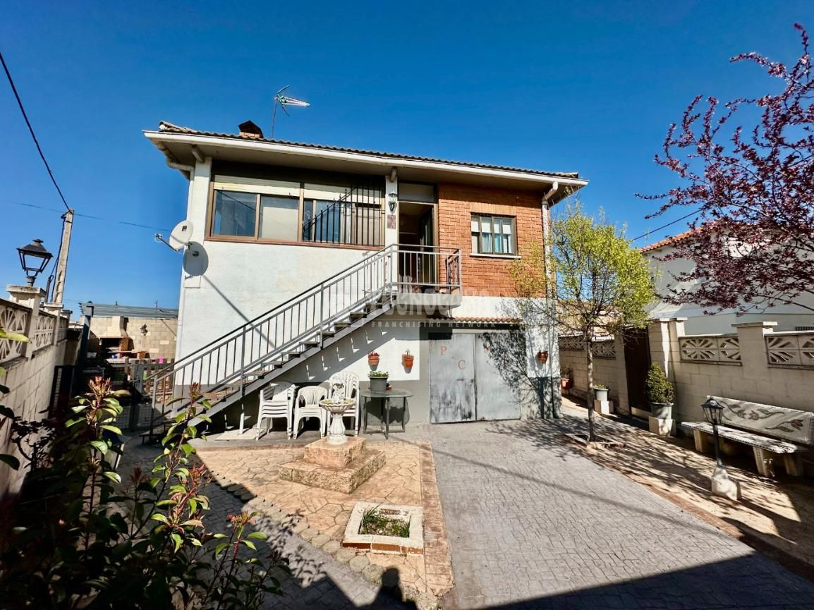 Vista exterior de Casa o chalet en venta en Santorcaz con Calefacción