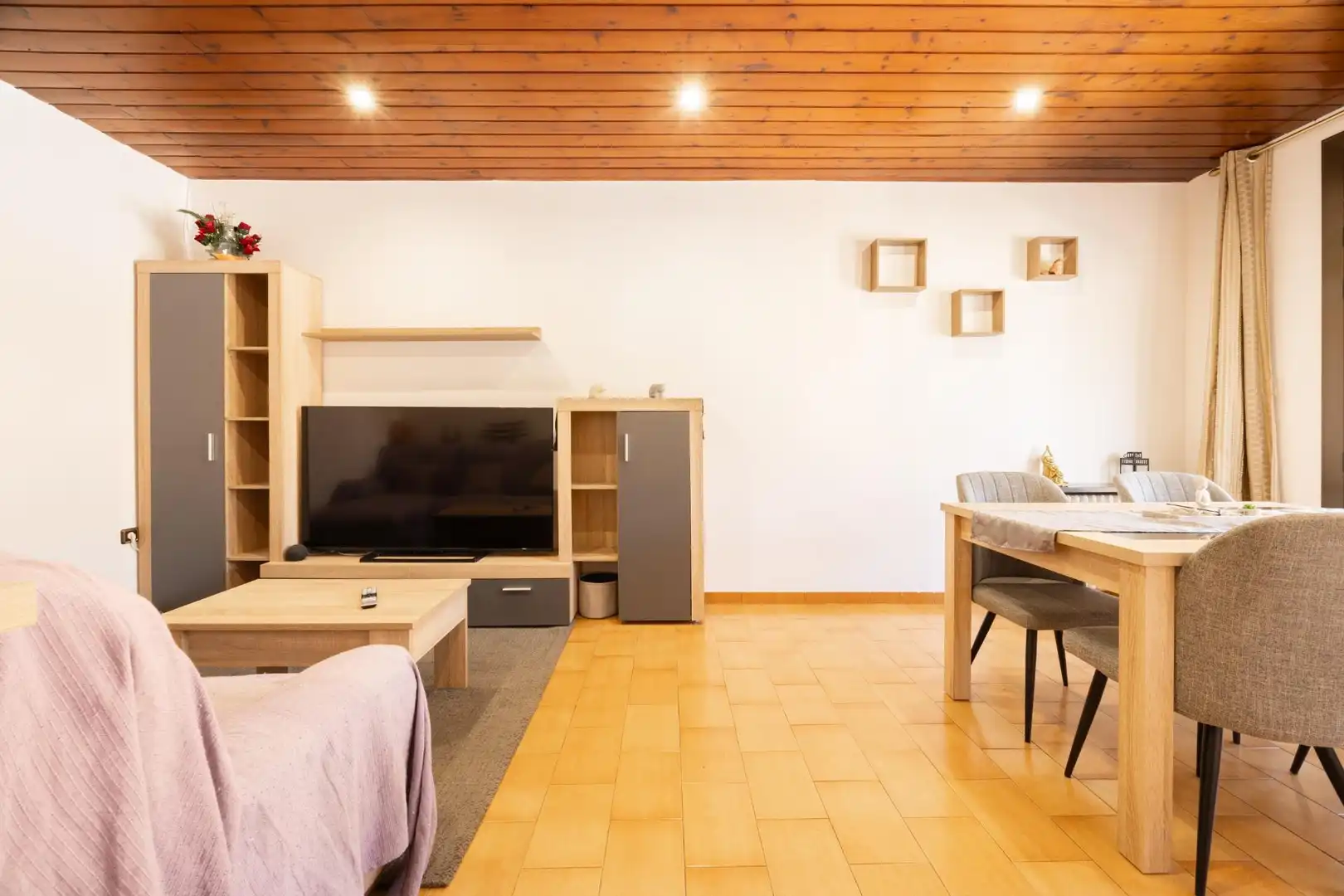 Detached homes for sale in Carrer del Collsacabra, Roda de Ter