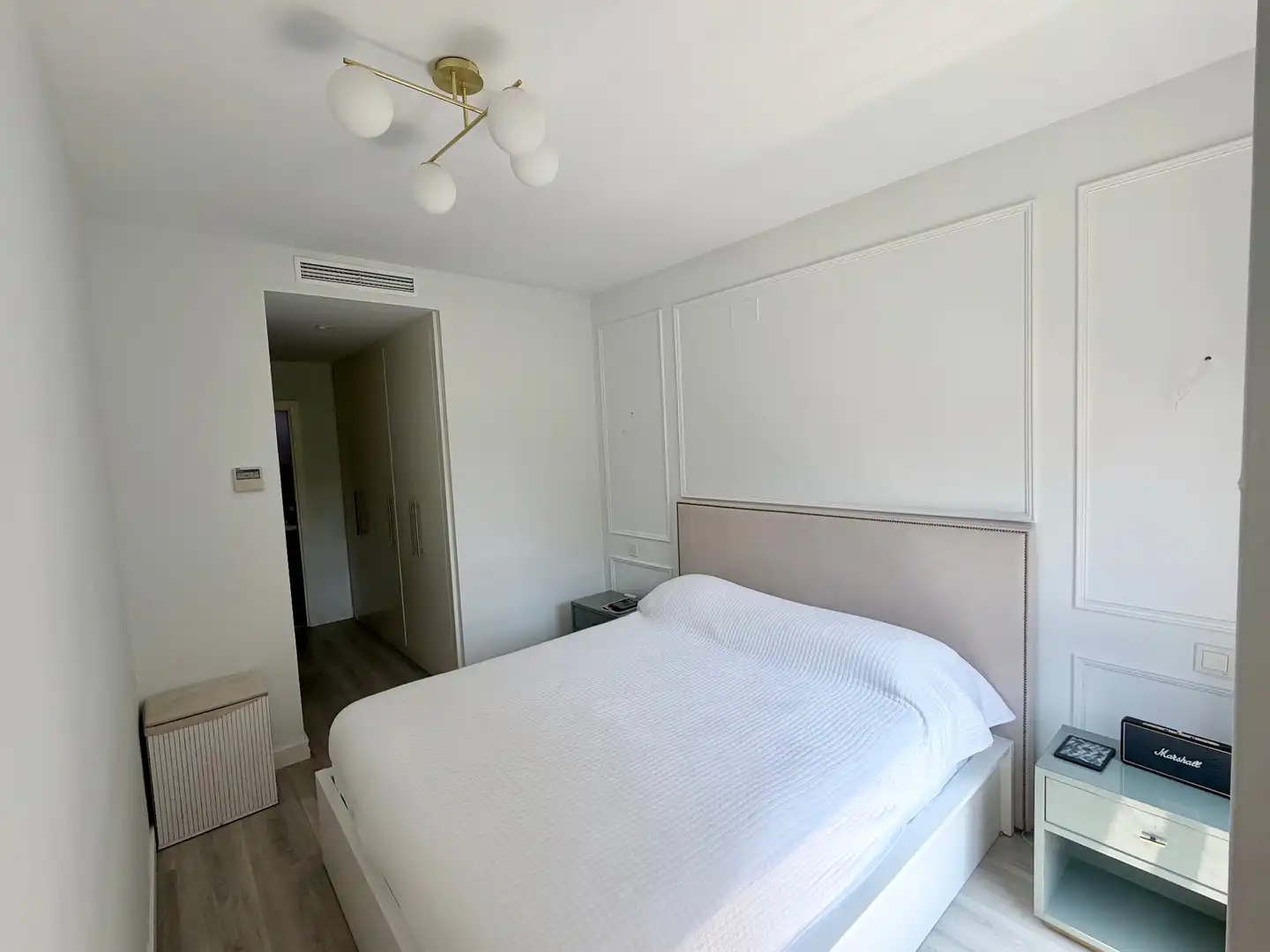 Schlafzimmer von Wohnung zur Miete in La Moraleja mit Klimaanlage, Heizung und Parkett