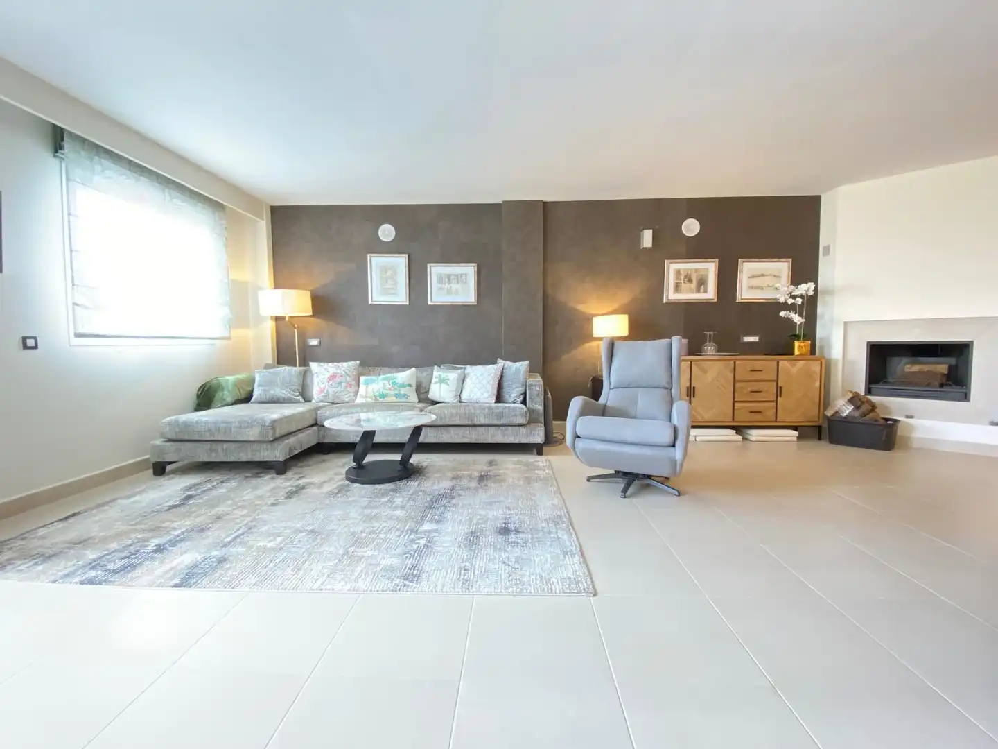 Sala de estar de Casa adosada en venta en Estepona con Aire acondicionado, Terraza y Amueblado
