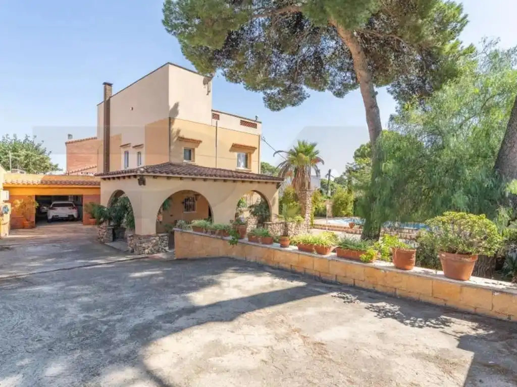 Vista exterior de Casa o xalet en venda en Tarragona amb Aire condicionat, Jardí privat i Terrassa