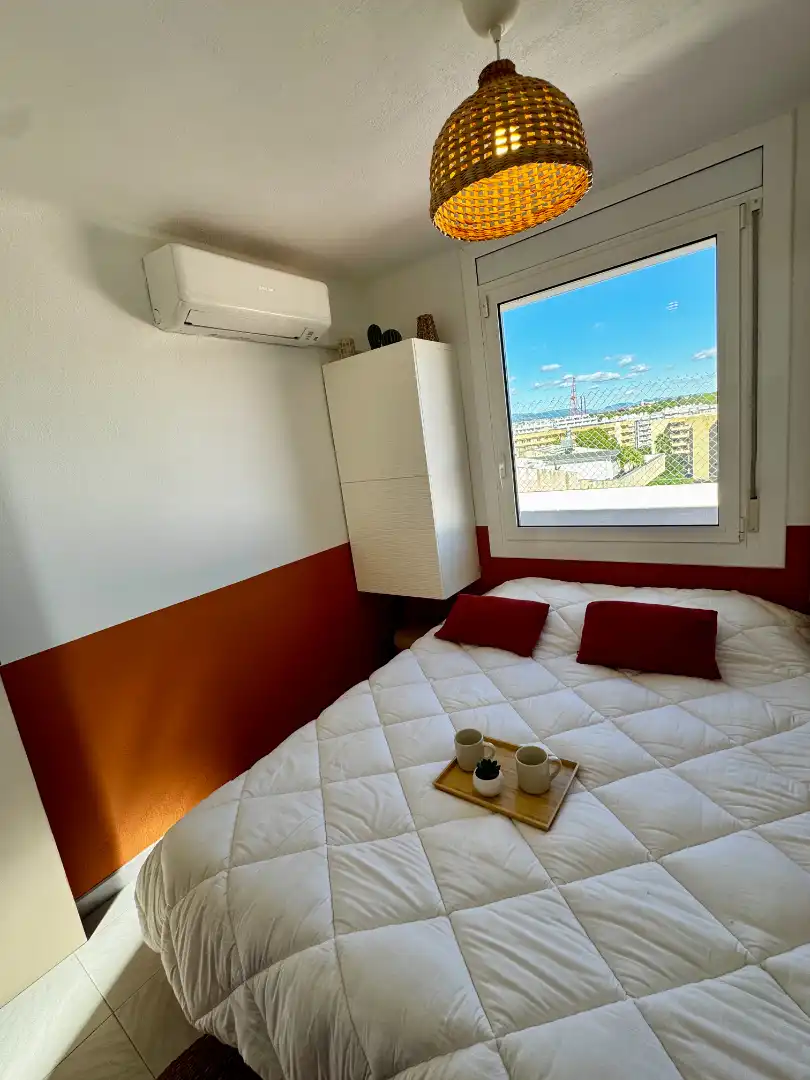 Habitación de Apartamento de alquiler en Salou con Aire acondicionado, Terraza y Amueblado