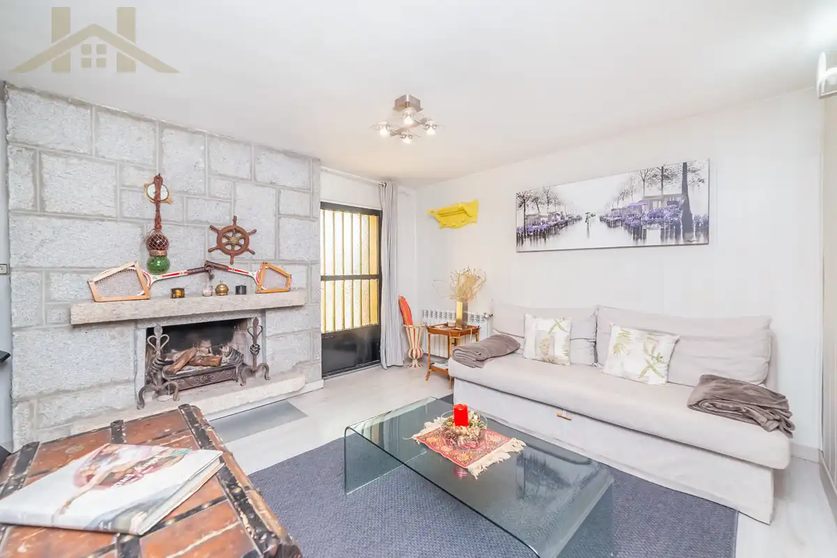 Sala d'estar de Casa o xalet en venda en Manzanares El Real amb Jardí privat, Terrassa i Traster