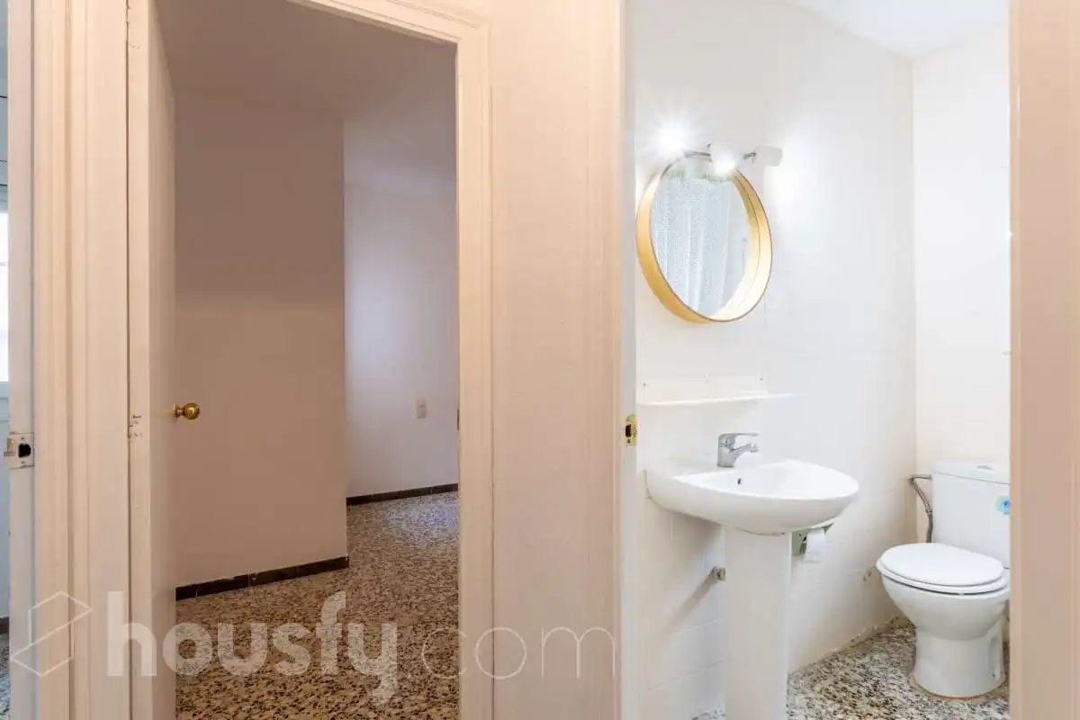 Bathroom of Attic for sale in Vilanova i la Geltrú  with Terrace and Storage room