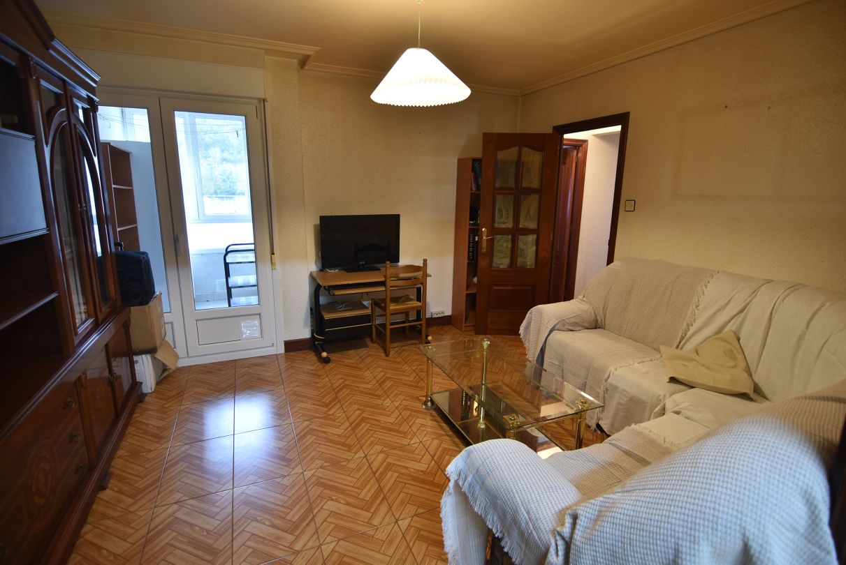 Sala d'estar de Pis en venda en Eibar amb Terrassa, Moblat i Balcó