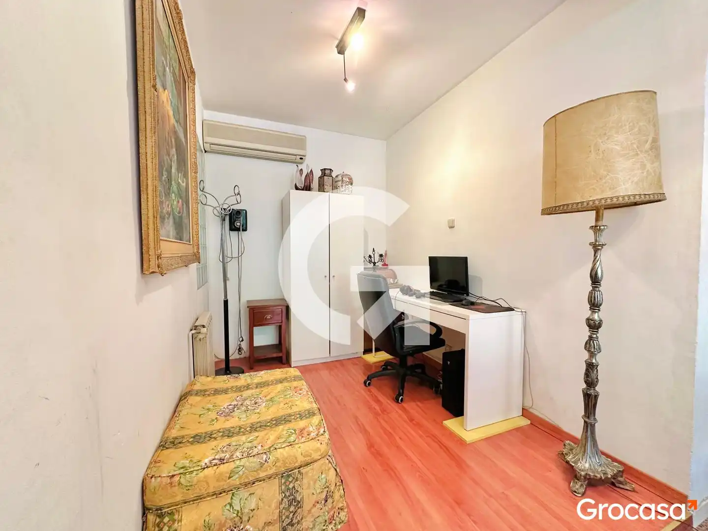 Bedroom of Flat for sale in Barcelona  with Air Conditioner, Heating and Oven
