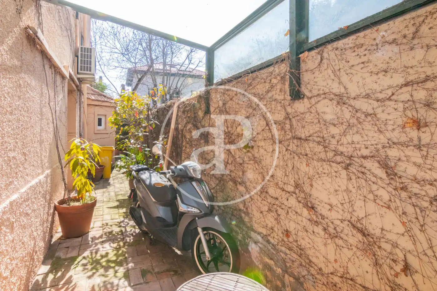 Vista exterior de Casa o xalet de lloguer en Madrid amb Aire condicionat, Calefacció i Jardí privat