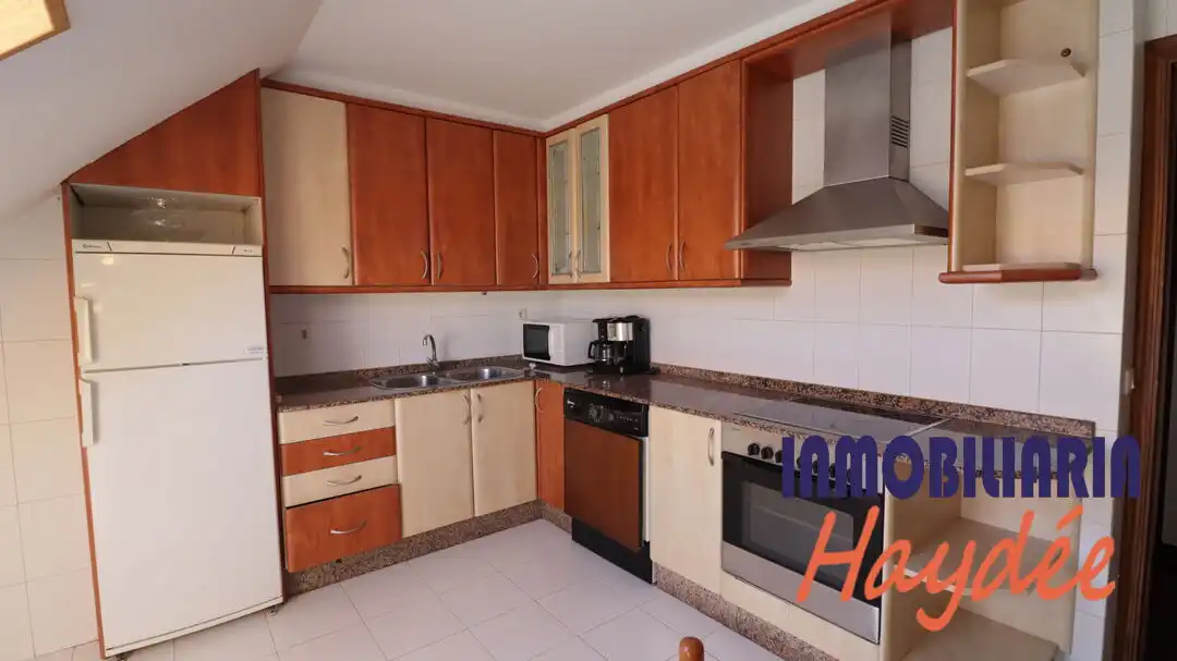 Cocina de Piso en venta en Melide con Calefacción, Trastero y Amueblado