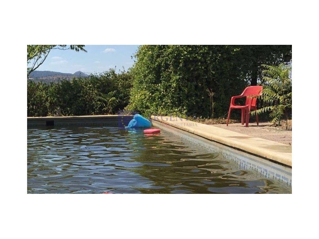 Piscina de Finca rústica de lloguer en Malpartida de Cáceres
