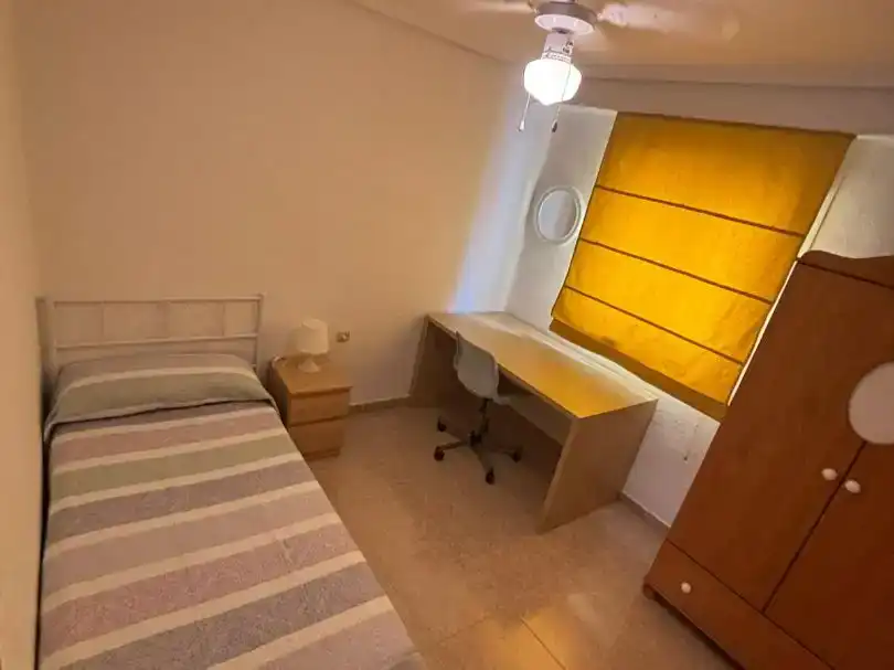 Schlafzimmer von Wohnung zur Miete in Burjassot mit Klimaanlage und Balkon