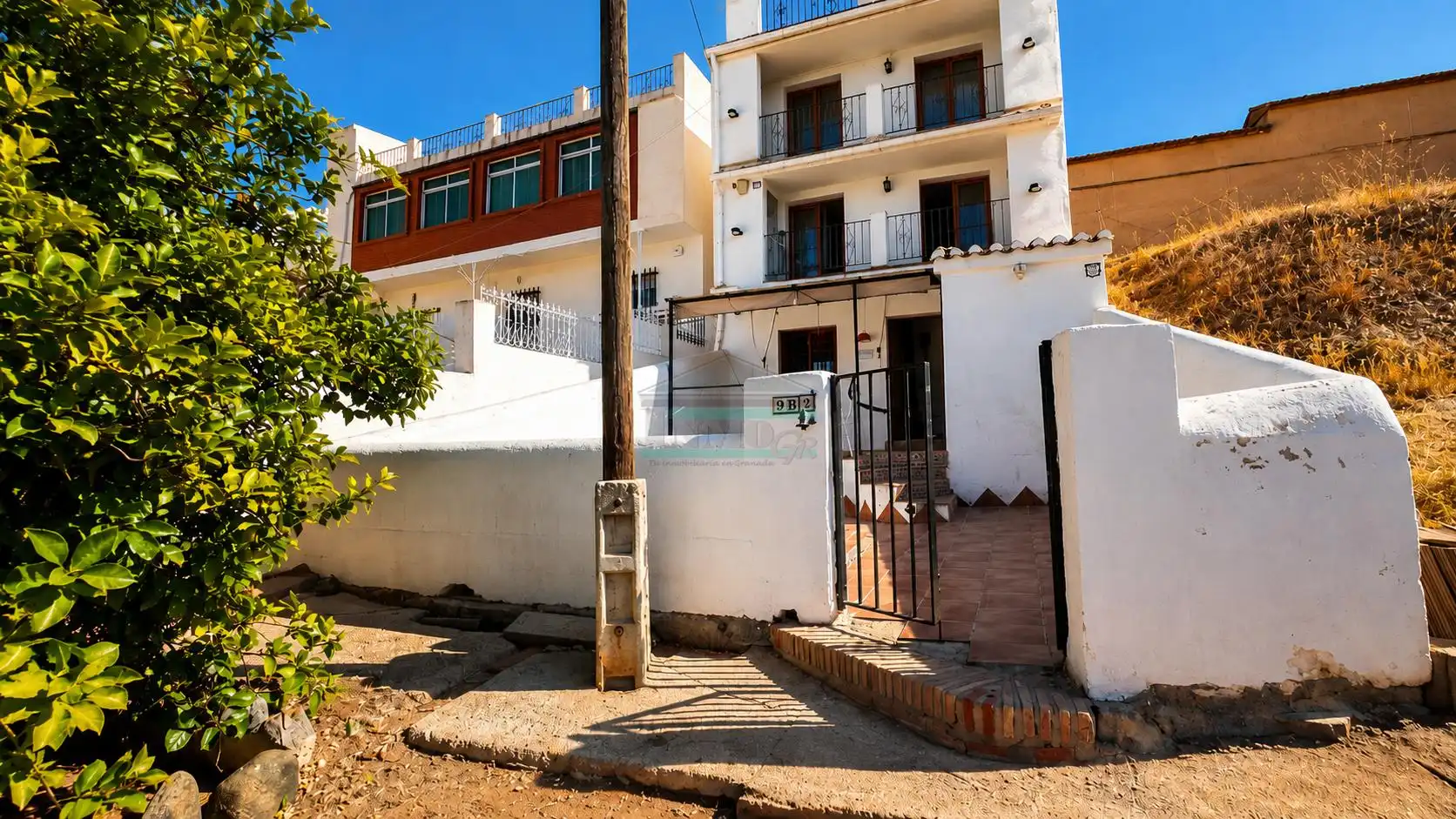 Vista exterior de Piso de alquiler en Granada con Jardín privado, Terraza y Amueblado