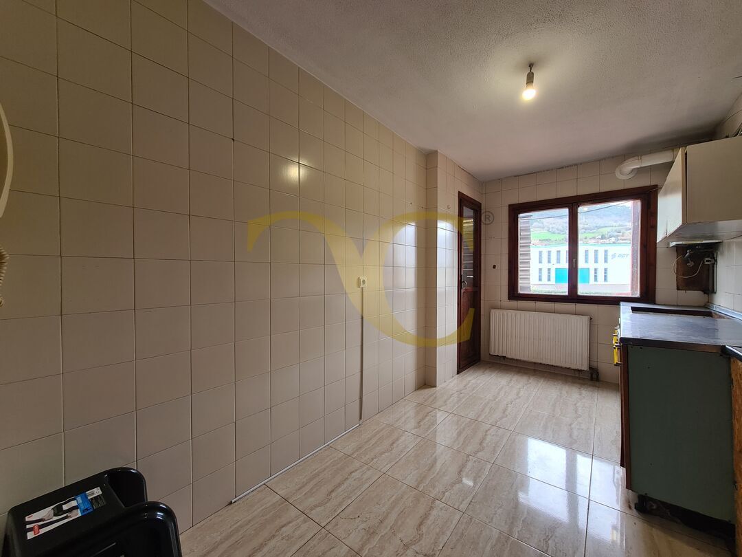 Pis en venda en Oviedo  amb Calefacció i Jardí privat