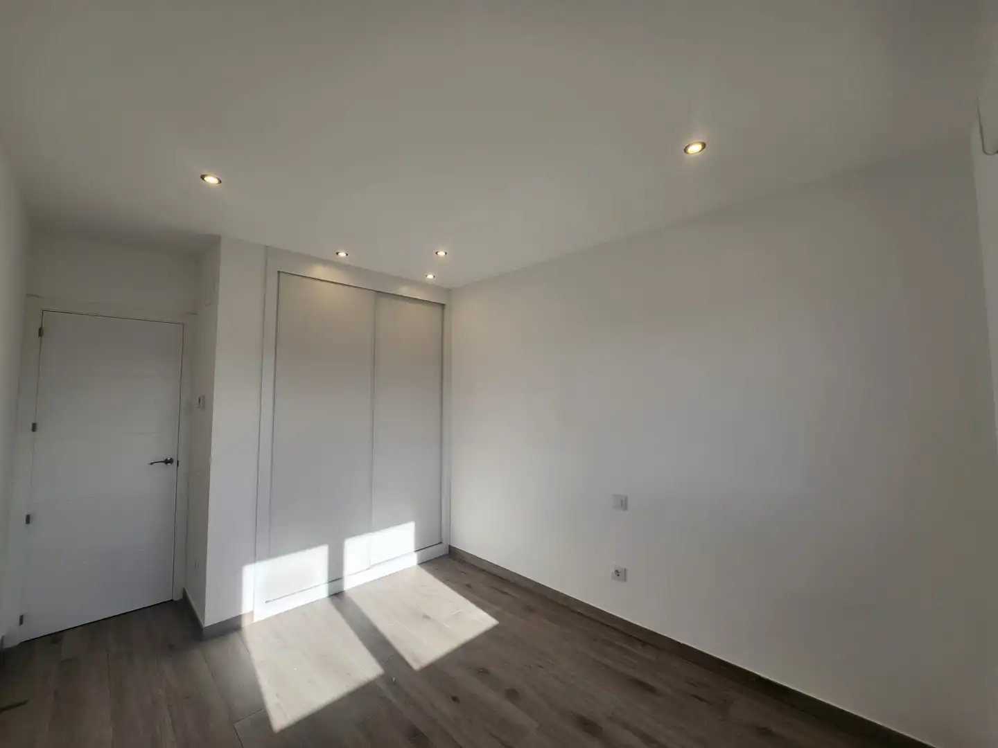 Habitación de Casa adosada en venta en Villalbilla con Calefacción, Jardín privado y Trastero