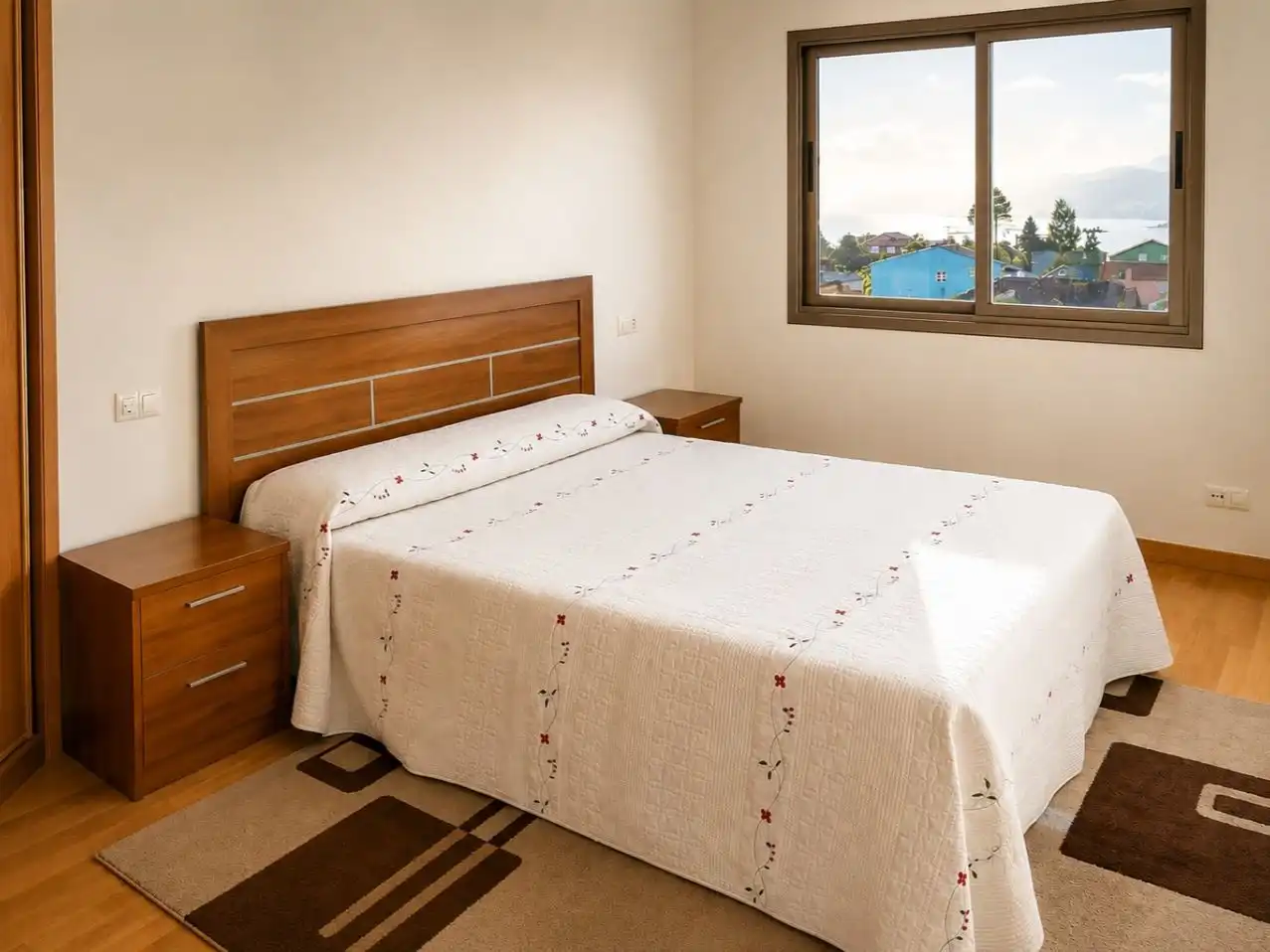 Schlafzimmer von Wohnung zur Miete in Boiro mit Terrasse und Balkon