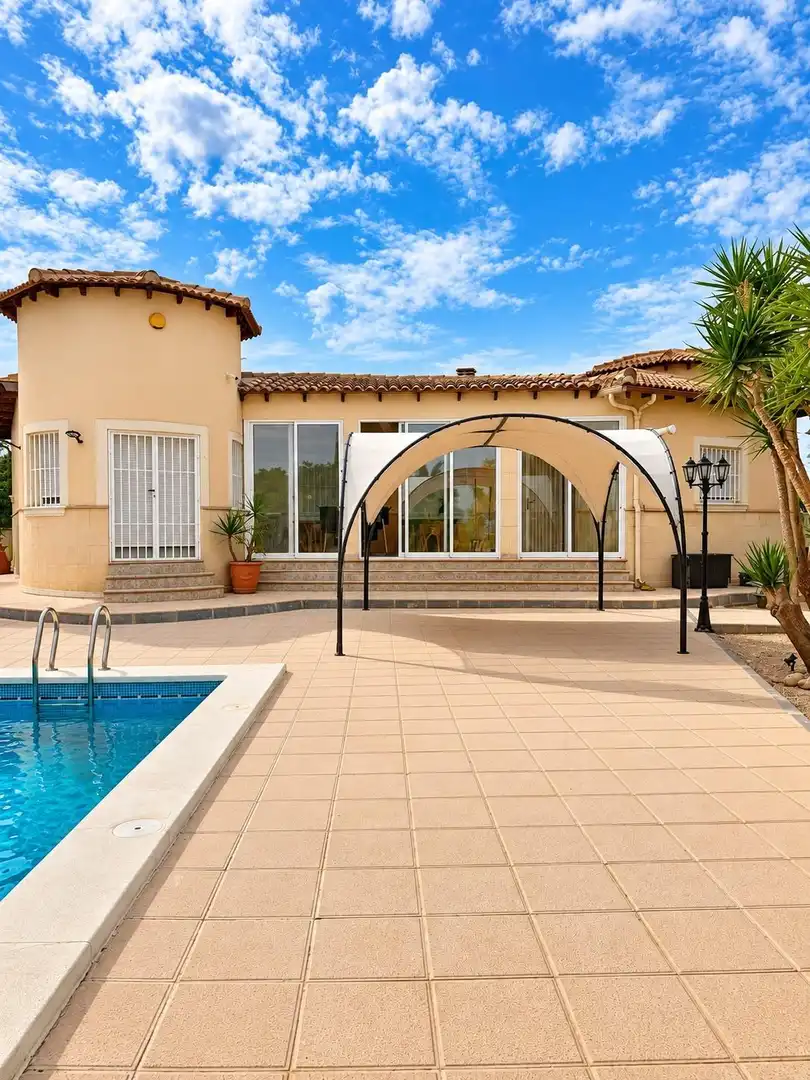 Chalet con jardín en venta en Campos del Río